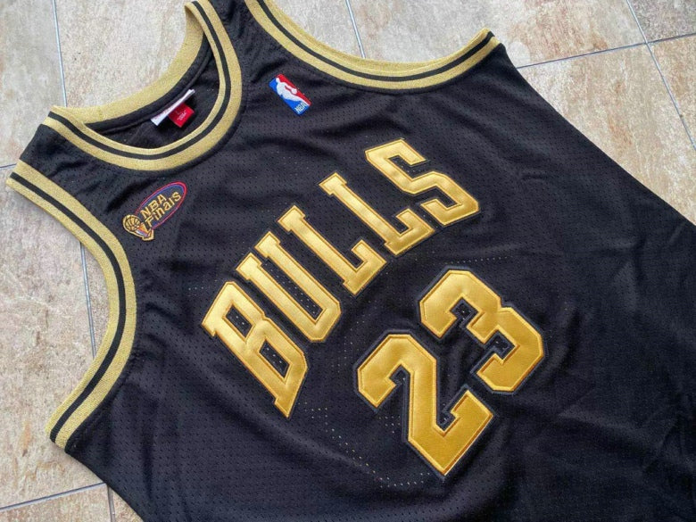 Camisola Chicago Bulls Mitchell & Ness Black/Gold 97/98 Jordan