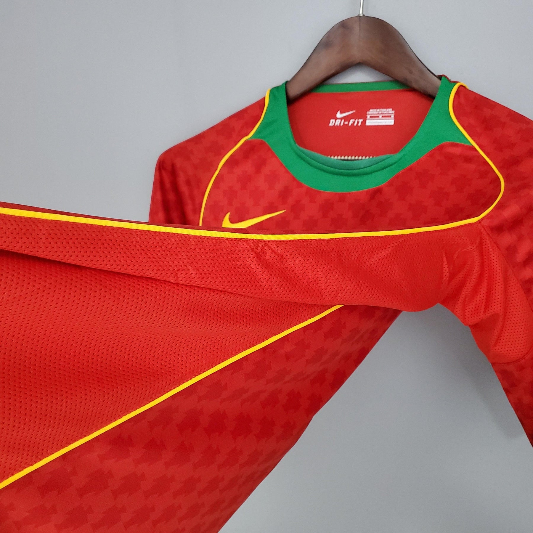 Camisola Retrô Seleção Portugal 2004/04 Home