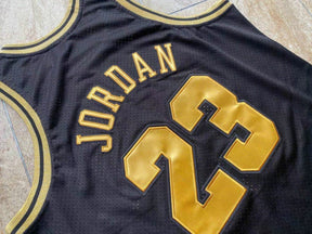 Camisola Chicago Bulls Mitchell & Ness Black/Gold 97/98 Jordan