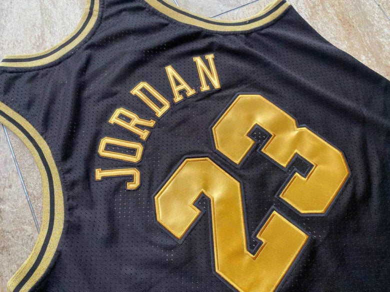 Camisola Chicago Bulls Mitchell & Ness Black/Gold 97/98 Jordan