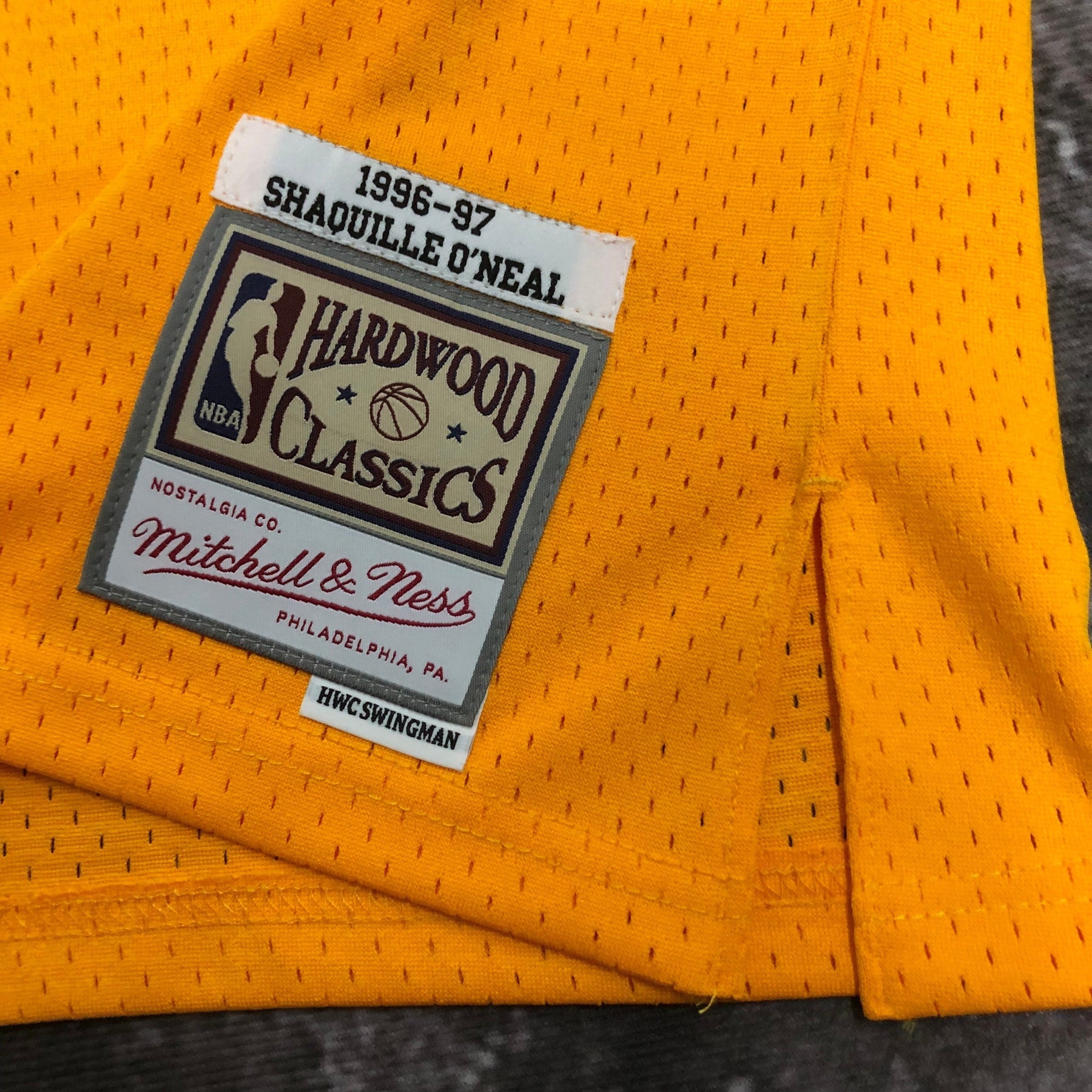 Camisola Mitchell & Ness  Los Angeles Lakers 1984-1985 Amarela