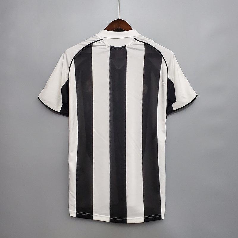 Camisola Newcastle Retrô 2005/2006 Preta e Branca